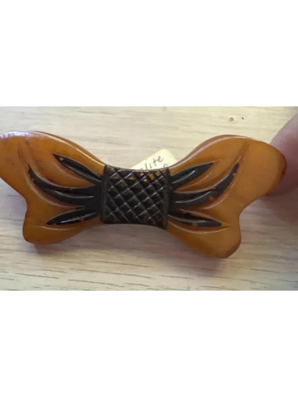 Vintage Carved Bakelite Butterscotch Yellow Brown Bow Brooch Pin Tested - Picture 3 of 6